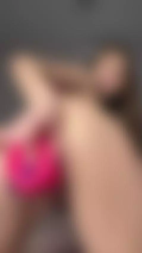She stands in pink dildo with soapy wet skin. Sub OF by elinamissss