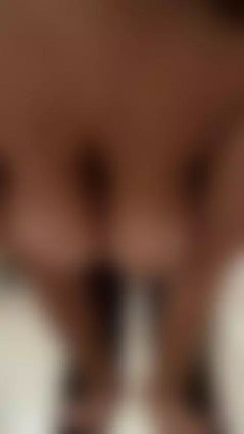 🔞Long haired brunette spreading wide and naked 🍆 Join OF by elinamissss