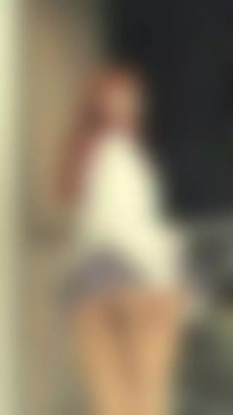 Hoy estoy muy caliente… ven a ver cómo me porto 😈 Today I'm ... by chloee-reed