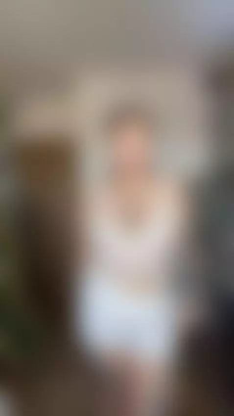 Please stay close and support me on OnlyFans 🤍 by dariloveeee