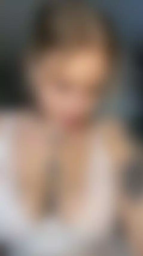 😏Short hair brunette framing her horny face 💦 Unlock OF by dariloveeee