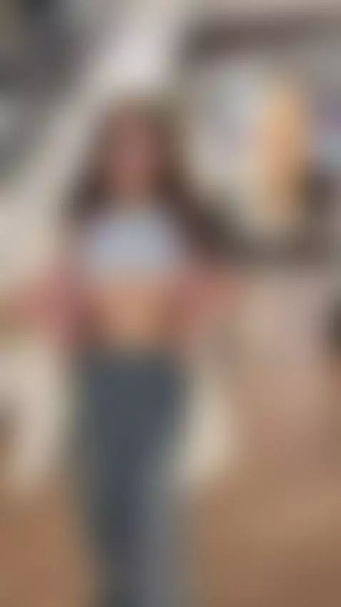 I love getting horny in front of everyone by lucyyjoy