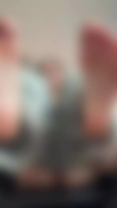 I want my pussy eaten with my legs spread wide open by lucyyjoy