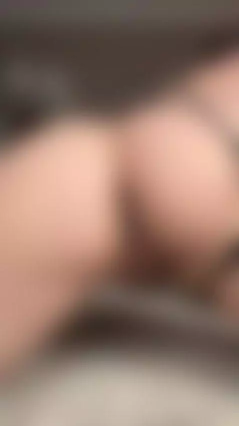 I'm bored. It feels like I want to rub my pussy by aminaluvv