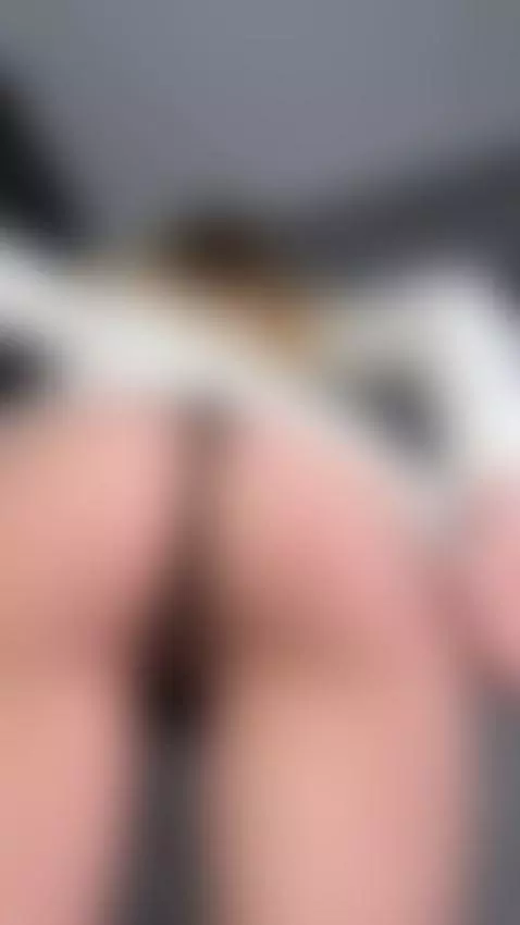 24F, spreading my wet pussy. by emilysweetx