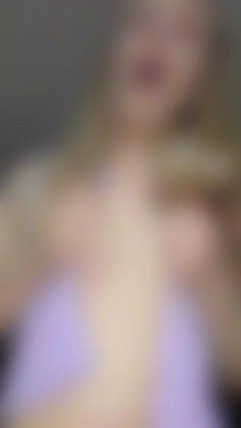 Just a horny girl that loves cum in the morning by bellafixx