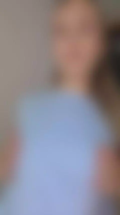 just showed off my small tits 🔥🤤 by bellafixx