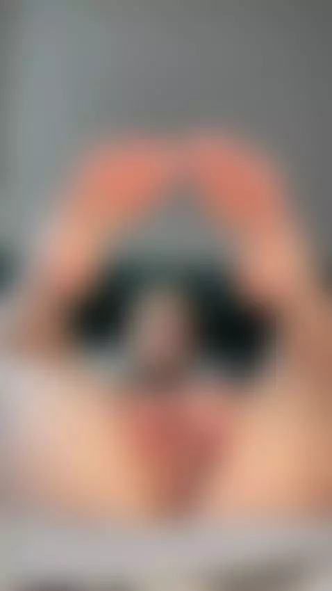 I want a juicy cock to please me by vikkiastor