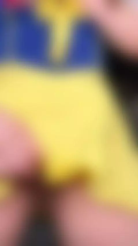 I love getting horny in front of everyone by looona