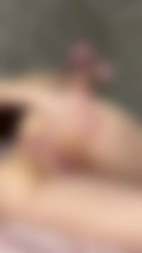 Just a girl that loves to get naughty by looona