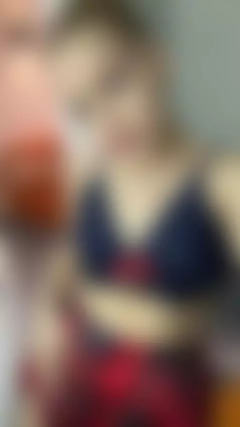 This hottie will make you cum faster, try me if you don't be... by looona