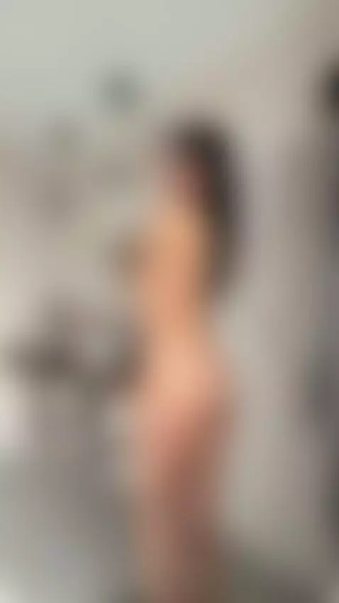 Curvy girl bends slow, teasing with her ass 😳 by yoonacake