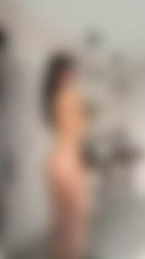 Curvy girl turns back and teases with her ass 🔥 by yoonacake