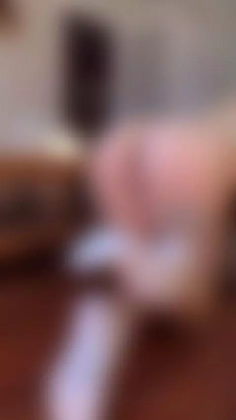 I am looking for a brave guy who can pound my ass in public by loraviee