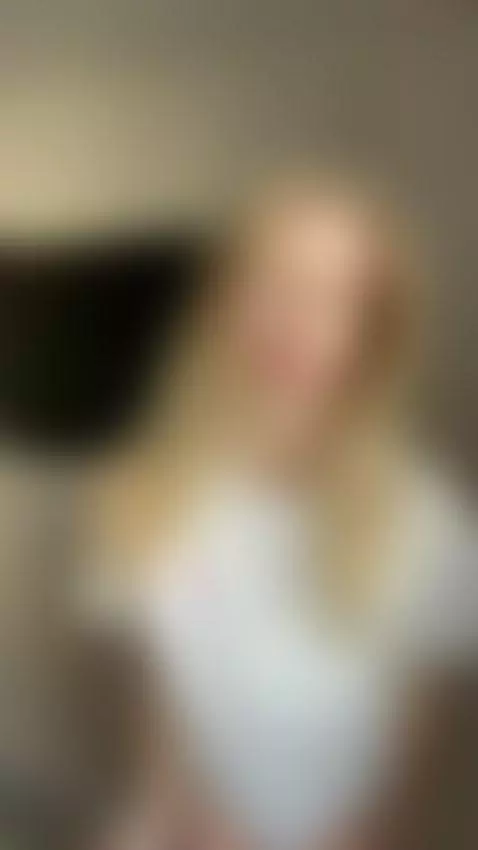 18+ Sexy blonde flashes nude ass in tee. by quincysin1