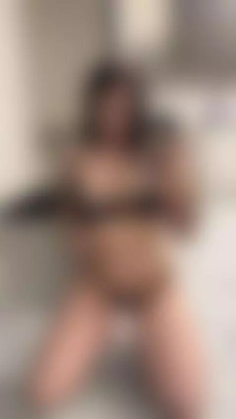 Need your tongue inside every part of me 💋
https://onlyfans.... by your-megan