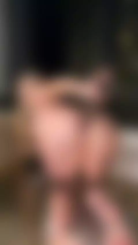 Plump ass gleams as she lifts the toy 💕 by molly-polly