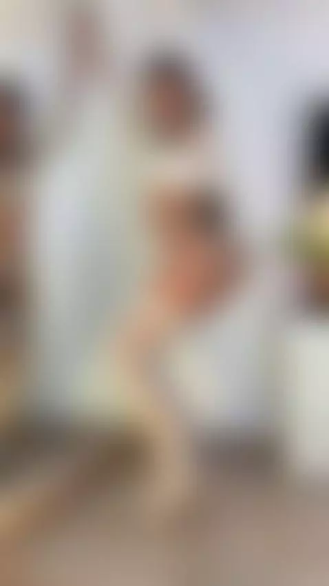 Milf hot sensual and nice body. by holly-brensone