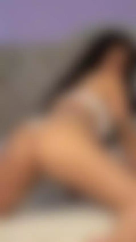 Bouncing my ass in your face ... by caroline-nasty