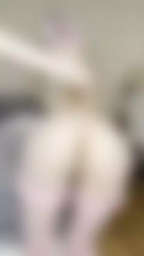 Curvy ass twerks hard for your cock 🤤 by sofichan