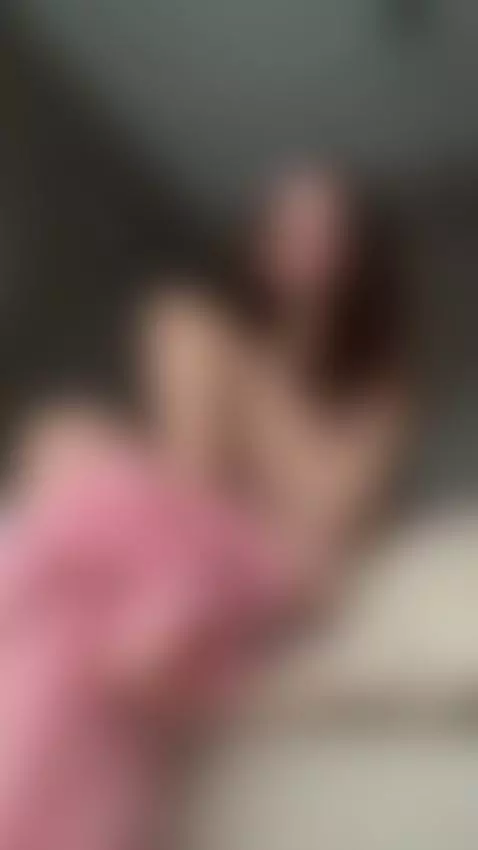 sat my bare pussy right on the camera by allisonarg