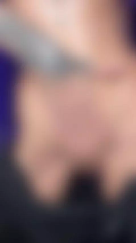 Wet fingers sliding between her dripping pussy lips 🤤 by maryinchains