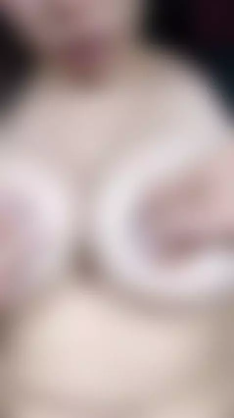 bounce my tits and cum in my tits by lianikol21