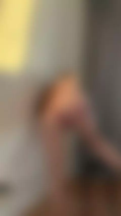 Thick ass bent over begging for cock 🍆 by tiffanyestelle