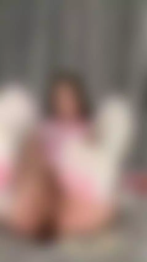 I love getting horny in front of everyone by roxyts