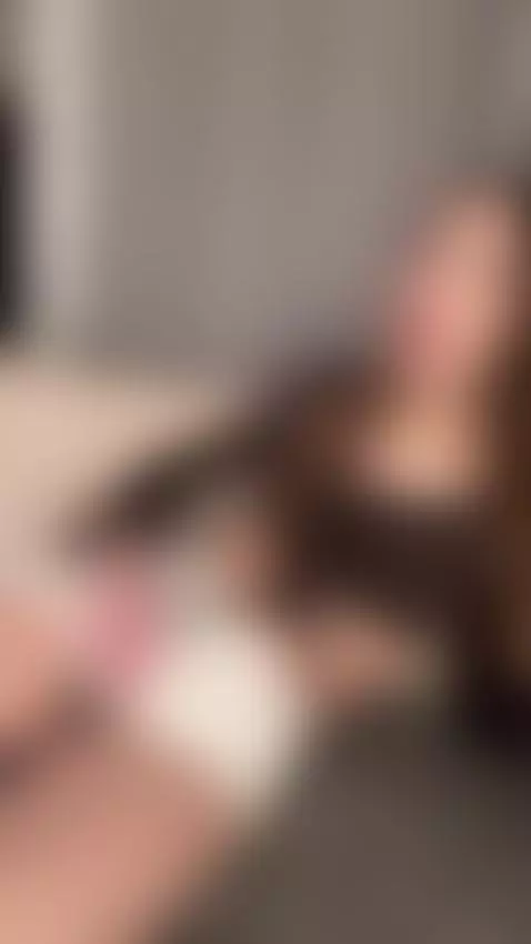 I love getting horny in front of everyone by roxyts