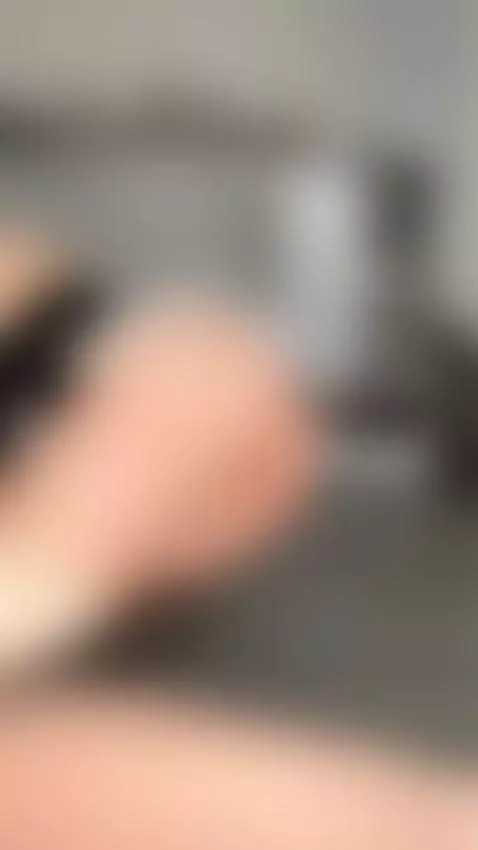 spread my ass wide to show off my cock 🔥 by roxyts