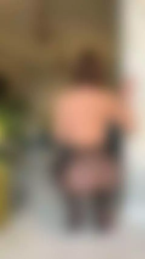 🔞Short bob brunette arching back in bikini 🍑 Join my OF by clairewilde