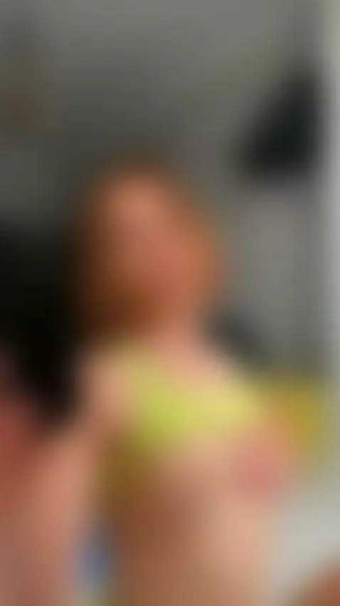 🔞Short bob brunette arching back in bikini 🍑 Join my OF by clairewilde