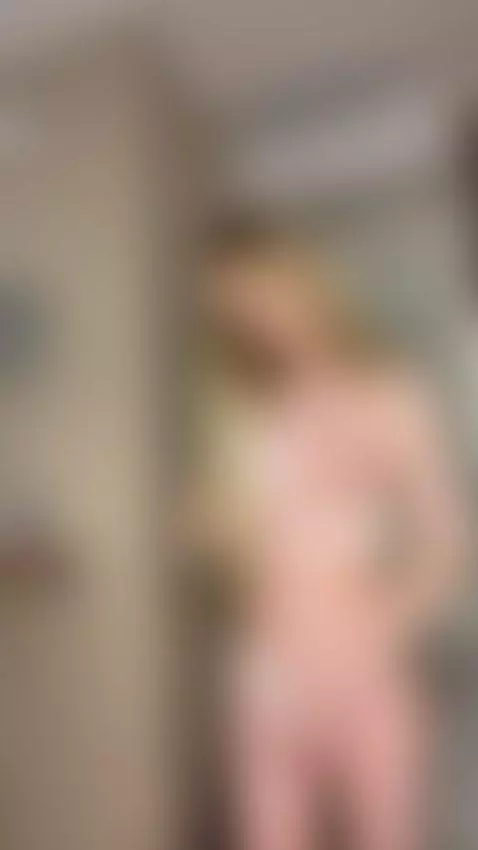 Slutty chick ready to bounce on your cock for hours by trixiets