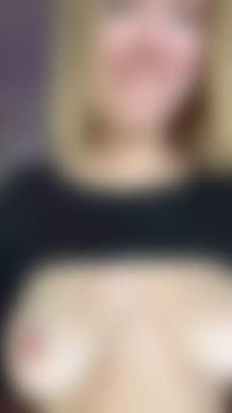 Big tits bouncing as she pulls her top down 🥵 by aliceinked