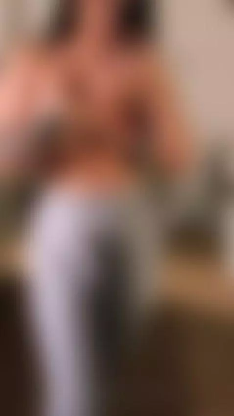 Try keeping your hands to yourself while I show off my tits ... by ashleyts
