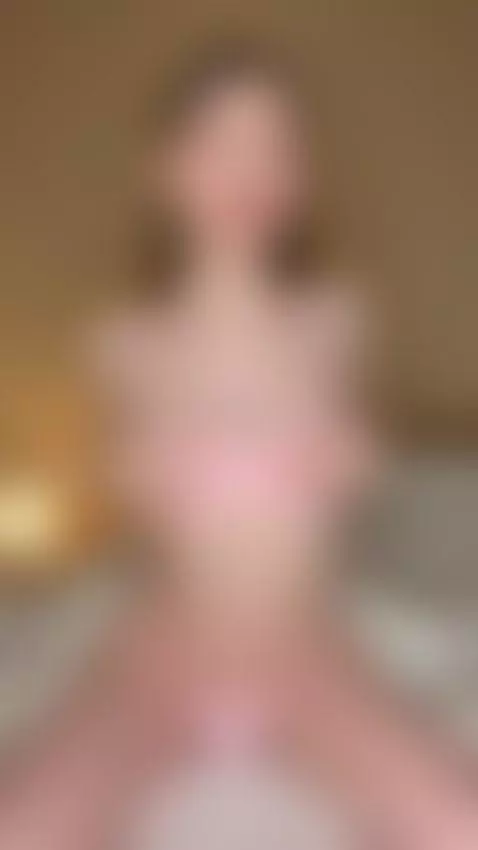 I'm tempted to show off my tits and give you a much closer r... by miacutets