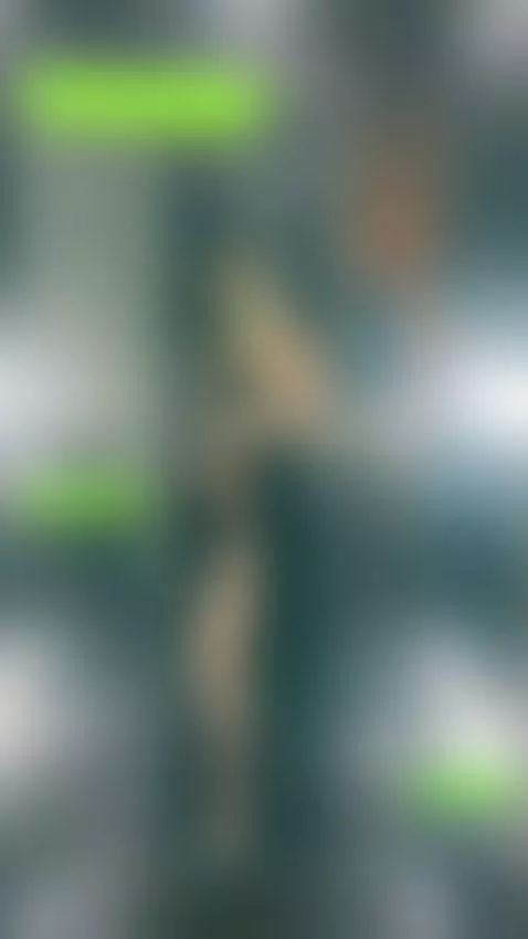 Te gustaria ver lo que hay detras de la abertura de mi vesti... by orchid25