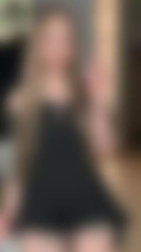 🔥Trans girl touching her long wavy hair 😏 Unlock OF by lollydreamtm