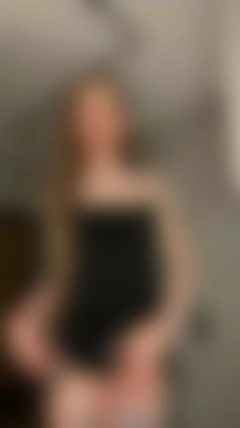 🔞Seductive long wavy trans beauty posing on couch 🍑 Only on ... by lollydreamtm