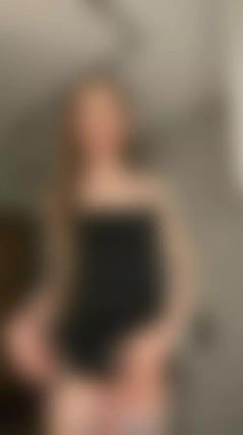 🍆Pink dress trans girl with full lips ready for you 😈 On OF by lollydreamtm