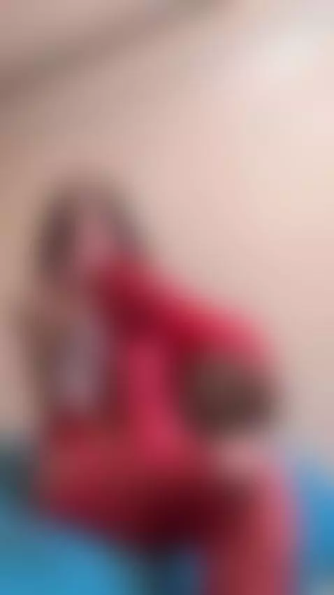 Tattooed tits bounce as she lifts her leg 😋 by laysslet