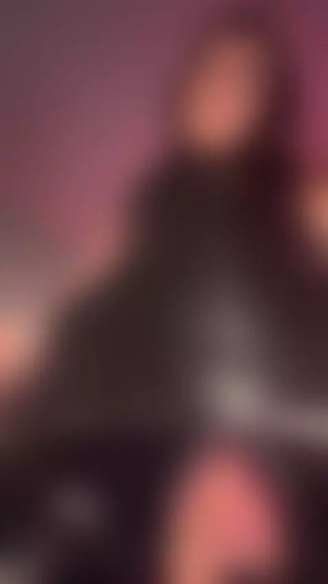 Wet pussy exposed as she leans forward 🔥 by laysslet