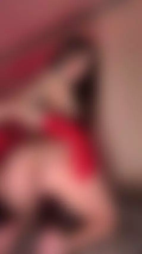 Thick ass bent low with red gloves gripping 😳 by laysslet