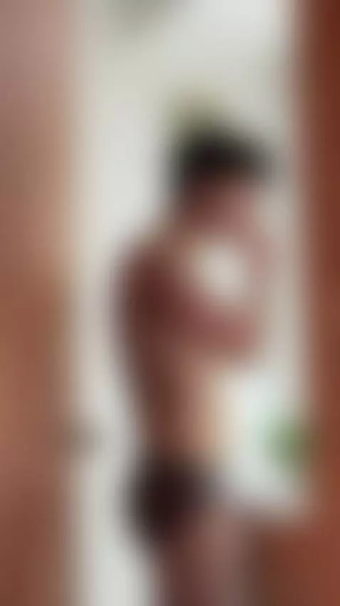 hablando con mi roomate , quieres el video completo con el ?... by neomaxlive