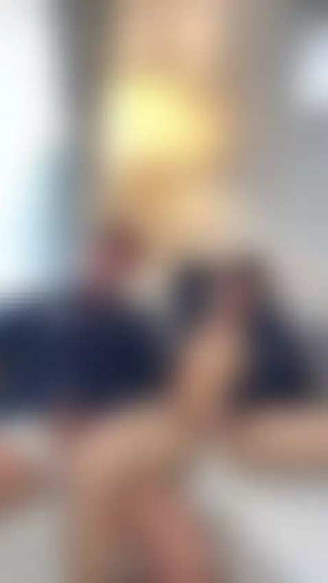 juagaremos un poco en el sofa ! unete a nosotros ! SIGUEME Y... by neomaxlive