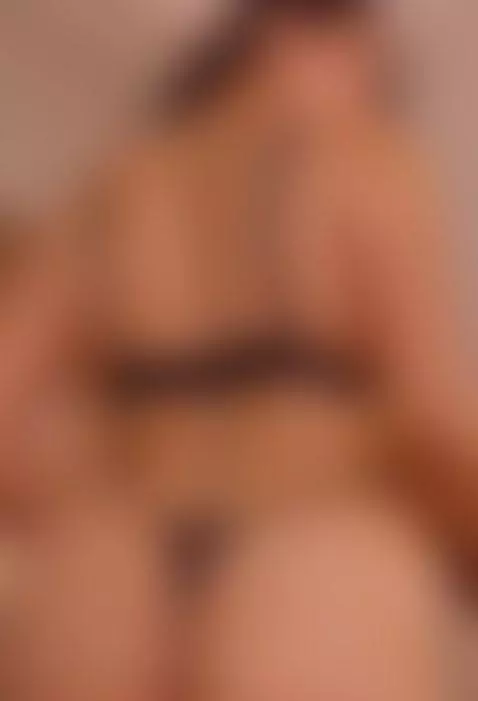Bite Me 🍑
@https://stripchat.com/Your_Aleja15/follow-me by your-aleja1