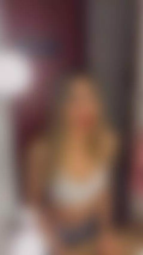 Watch my long legs and fat ass shake. DM me how hard your co... by nathydesire