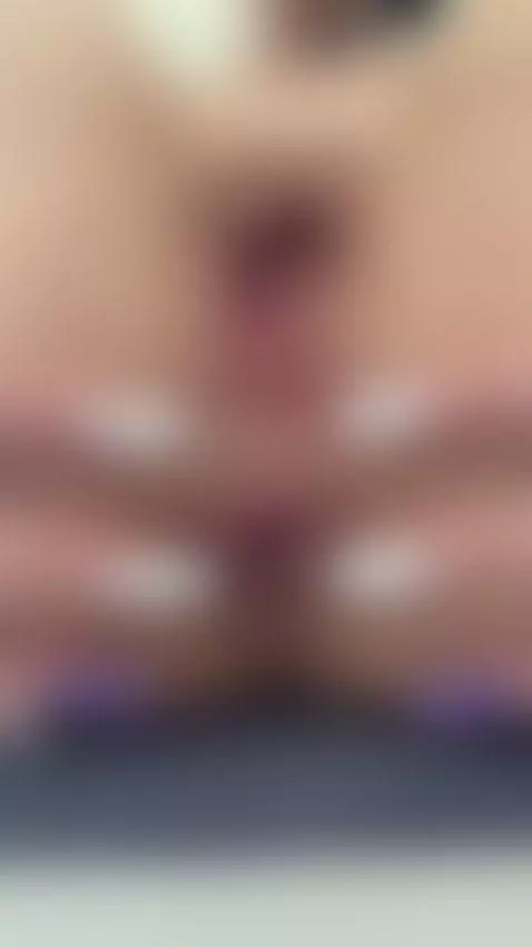 I'm spreading my pussy for you 🙈... Sub OF by sofiink