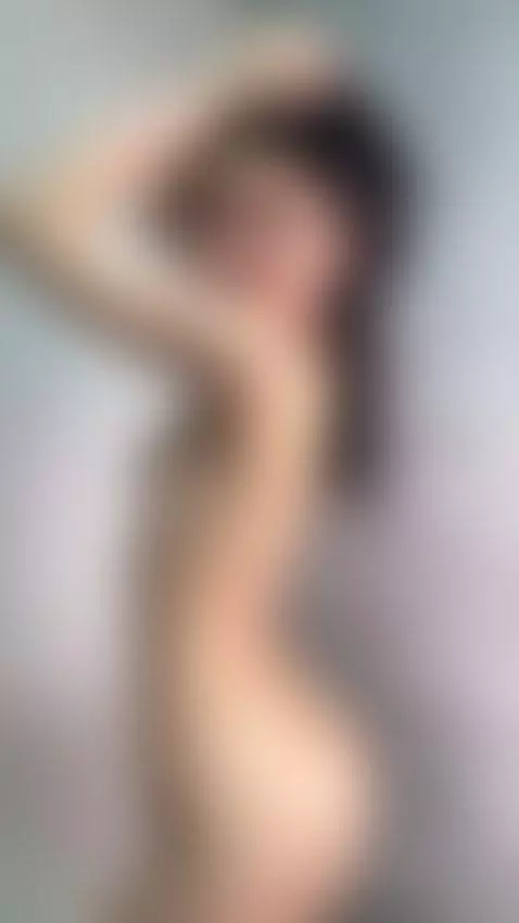 Wet curves arch back begging to be touched 😋 by sofivirgin